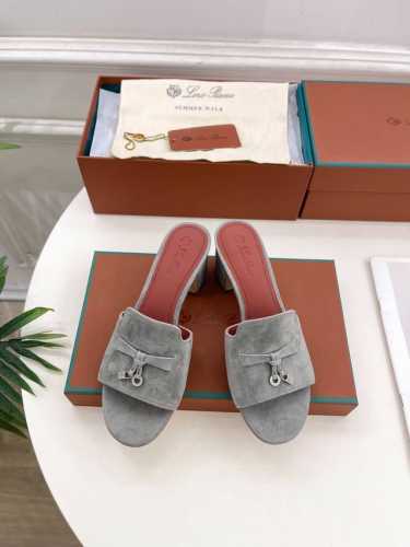 Loro Piana 乐悠翩雅 代购级别2025春夏新品 Summer Charms 经典金属吊坠羊猄面拖鞋 LP是意大利顶级奢侈品牌 低调奢华 设计都是一贯纯