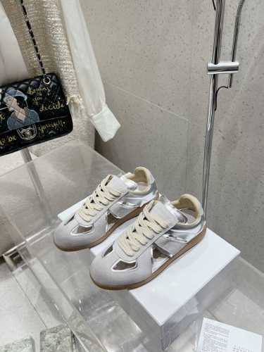 情侣款 MaisonMargiela MM6 马吉拉 情侣款针织连袜漏孔德训鞋 休闲运动鞋 原版购入开发 做货 鬼才设计师品牌，一个轻奢品牌 这一款德国训练鞋延