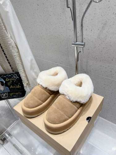 UGG 新款明星同款拼色厚底毛毛拖鞋 半拖 短靴 雪地靴 内里羊毛一体 保暖性能卓越 耐磨橡胶底 鞋子抓地力更好 拥有这一双UGG 让小脚丫在寒冷冬日始终温暖舒
