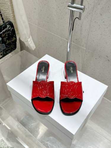 顶级版 Celine 赛琳早春新款春夏新品凯旋门罗马粗跟拖鞋 非常高级的一款凯旋门设计极具品牌辨识度，超级好看百搭，好少女 鞋面：进口漆皮 内里：进口山羊皮 大