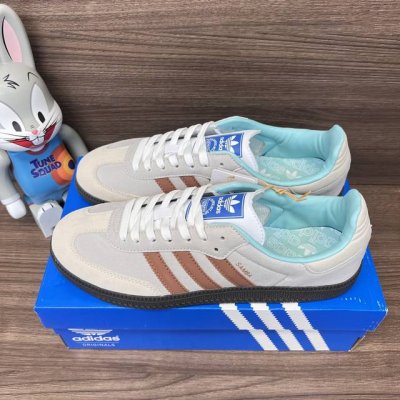 顶级版本Adidas Originals Samba 德训低帮板鞋情侣款 灰褐色 货号: Id2047 包装:全套得物配件毒盒配纯棉袜子一副。 码数:36 36