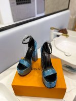 出厂 Loui& Vuitto& Lv欧美风时尚凉鞋 ++= 最新款路易威登传统硬箱的精巧标准品牌扣你前带简约大方 春夏新品 专柜主打最新款高跟系列 硬货上新