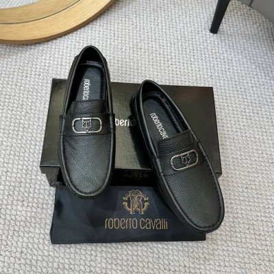 出厂价P Roberto Cavalli 罗伯托卡瓦利 经典首发时尚百搭男士套脚鞋....作为时尚界的活跃一族 为中国时尚潮男打造出这款时尚简洁男鞋 鞋面料采用