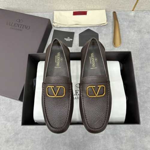 实价 Vt新品驾车鞋 华伦官网同步发售 经典款式包子鞋 纯手工缝制 鞋帮皮革鞋鞍处金属v字母粒扣徽标 懒人专属一脚蹬套脚包子鞋 精致手工缝线 做工细节堪比专柜