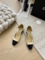 Chanel 25C早春新款粗跟单鞋！ 顶级版本！这一季爆款 经典配色完美搭配 日常穿搭必备款 鞋面牛漆皮 牛皮 垫脚羊皮 真皮大底 码数：34-41 定制不退