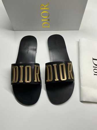 P170顶级版本 Dior 23'ss 迪奥 新款走秀爆款字母金属Logo懒人拖鞋，众多网红上脚，代购级别，上脚时尚舒服，适合任何服饰搭配，萌妹子的必备拖鞋，原 - 点击图像关闭