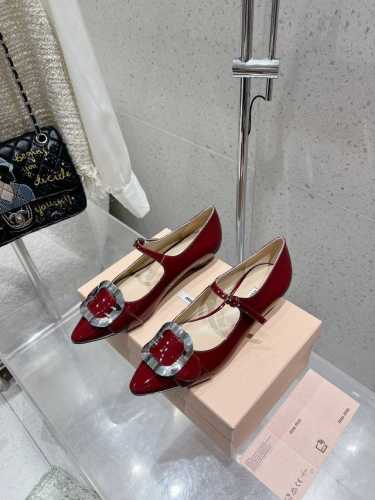 Miumiu 缪缪尖头方扣玛丽珍单鞋 这双不能错过年度最火单品 必入款 原版定制开边珠牛皮 原版定染漆皮 羊皮内里 原版真皮大底 码数 35-40 40定做不退