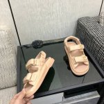 顶级 品质2025香乃儿魔术贴凉鞋1 混种羊皮面2 内里 垫脚小羊皮3 原版一比一开模水台4 橡胶大底 意大利进口真皮大底5 SIZE：35-41 40 41定