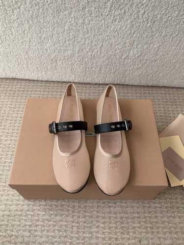miumiu 缪缪25夏季新品玛丽珍芭蕾舞跳舞鞋平底简易单鞋奶奶鞋！ 满满的少女心，款式设计可爱优雅不乏美艳色彩，简简单单又藏着小心机，优雅大方低调显气质，可咸