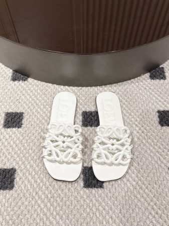 真皮注塑防滑大底 码数35-40 loewe 罗意威 25Ss 春夏新品拖鞋 疯狂种草简约设计感觉更干净优雅 让你念念不忘 颜色也很耐看漂亮 上脚瞬间气质十足气 - 点击图像关闭