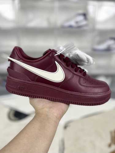 340L版纯原 联名款 Ambush X Nike Air Force 1 Low 经典复古风格 防滑减震耐磨 板鞋 男女同款 酒红 Ambush和 Nike