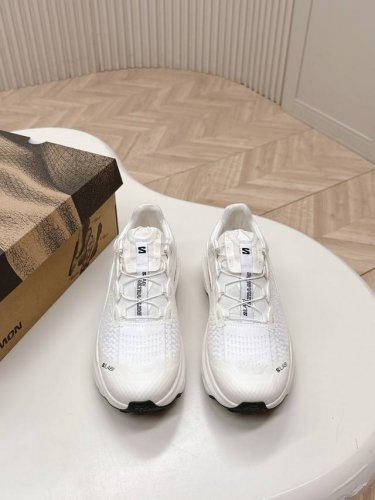 出厂 ，萨洛蒙 S Lab Ultra Glide 25Ss新款越野跑鞋 情侣款 专为追求卓越舒适性的长距离越野跑者设计 鞋面 鞋头有非常厚实的白色压胶 鞋面主