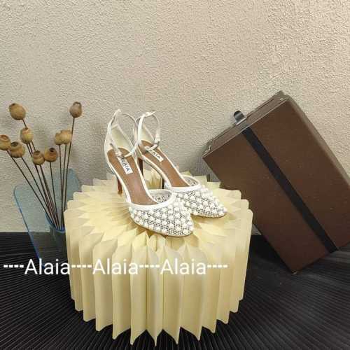 Alaia ALAIA阿莱亚爱心网面高跟凉鞋！满满的少女风、既摩登又复古的味道！非常的简约大气 不管是半身裙、连衣裙还是牛仔裤、它都能成为点睛之笔！法国高端一线