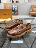 l 顶级代购 路 炸街男神增高皮鞋新品来袭专柜同步发售原厂配置，意大利进口牛皮面料，高端大气超达人必备，全进口水染牛皮里垫，鞋底：车原厂特供原版底超级舒适，原厂