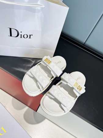 Dior迪奥新品经典款。代购级别品质国外专柜爆款厚底拖鞋 鞋面电秀：原版定制材料，鞋底原版开模1.1 轻便 码数35-40 41 42可定做 出厂价P P30 - 点击图像关闭