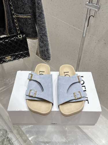 出厂 Loewe 罗意威 25Ss夏季新款拖鞋 火爆新款 配合整体原版楦型，时尚而个性好穿 颜色超赞 面料:高丝光牛反绒 内里：吸汗透气牛绒 垫脚：吸汗透气牛绒