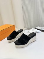真皮底 爱马仕2025春夏新款来啦！经典H型麻绳厚底拖鞋终于等到你 这次是真的柜上同步款！拒绝仿版，原版购入才有这份质感～6.5Cm隐形增高，小个子女生秒变长腿