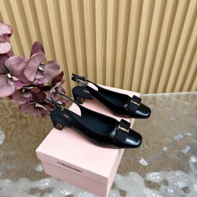 ferragamo 菲拉格慕25Aw早春新品 蝴蝶结粗跟后空凉鞋 时尚百搭 居家 逛街 旅行必备款 脚就能感受到小羊皮那柔软细腻的触感 鞋子轻盈Q弹 透气吸汗