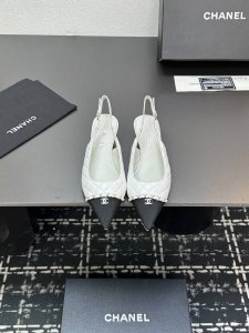 chanel~~香奈儿小香风2025新款低跟拼接女鞋尖头链条后空凉鞋，经典百搭，T台秀种草款，小红书达人打卡款，超级受棒的一款中跟凉鞋 玛丽珍复古风真的是好看又
