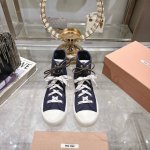 出厂 单鞋 小短靴 Miu Miu 缪缪 25Ss春夏新款 复古 休闲鞋 本季Miu Miu延续了该风格推出了专属款，整体鞋型线条简约＋轻薄鞋底设计，配色大胆时