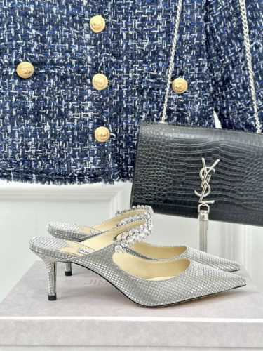 厂价 Jimmy Choo｜吉米周经典一字带钻石链条尖头高跟鞋满满的少女风 既摩登又复古的味道非常的简约大气 不管是半身裙 连衣裙还是牛仔裤 它都能成为点睛之笔