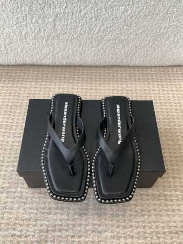 Alexander Wang，春季火爆新款珠珠交叉 拖鞋，性感钢珠包边高级优雅整体不失个性 夏天搭配裤装裙装都好看，清爽得体鞋面羊皮 内里羊皮 意大利进口真皮大