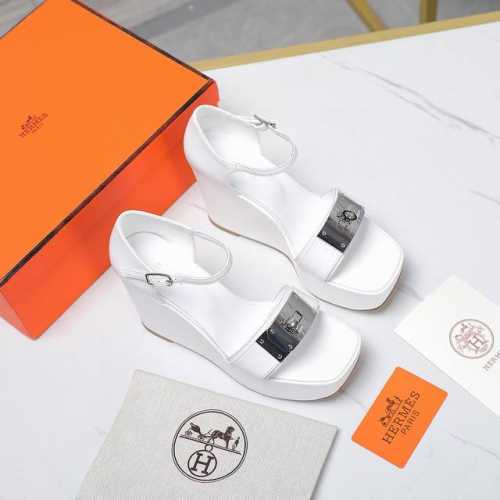 顶级Hermes 爱马仕坡跟水台凉鞋新款配色Oran凉鞋经典系列 独家原版开模，时尚又百搭 超级舒服 每个细节都做到极致 原版手掌纹 swift小牛皮 羊反绒，