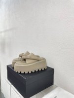 松糕沙夹趾拖鞋 Dym*Nlatry 国潮 设计师品牌 拖鞋 国潮时尚不可阻挡 D N这款 厚底松糕 堪称经典 这个品牌的鞋子不用多说 懂的自懂 非常优秀的作品