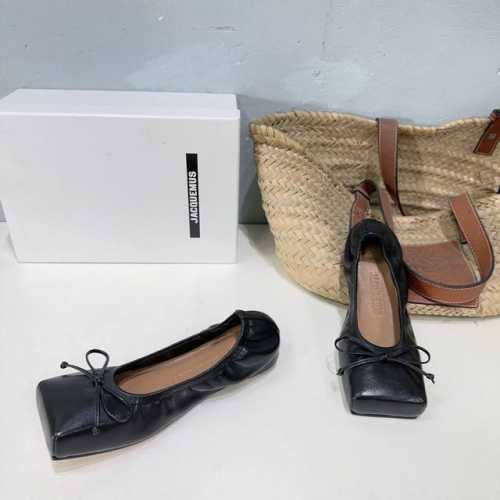 高品质出厂单鞋 ！小众潮牌Jacquemus25春夏新款方头鞋蝴蝶结半拖 单鞋！ 方头设计真的好时髦！牛仔裤 小裙子搭配不在话下！可可爱爱没有脑袋 四方方的 时