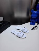 橙子出厂价p chanel 香奈儿春夏新款 经典书包扣翻盖平底拖鞋 金属扣菱格凉拖 码数 35-42