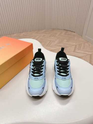 情侣款 明星款2024主推爆品 全新发售的迪奥 Dior B44 新款休闲运动鞋跑鞋老爹鞋 真的酷毙了，未来感十足真的好飒！再次演绎了迪奥酷时尚的理念，幸运星为