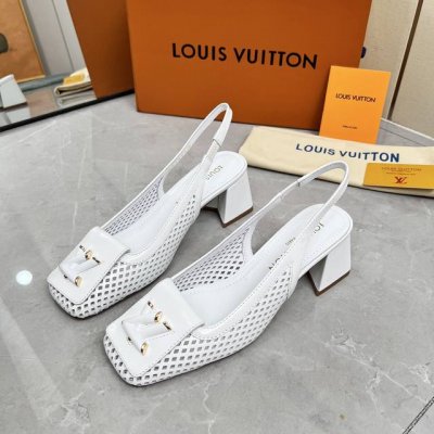 Lv 路易威登 25 顶级版本 专柜主打最新款 Shake 镂空露跟凉鞋 硬货上新 代购级别 高级感十足 国内外博主刷爆的一款 复古又时髦 上脚美炸了 官网主推