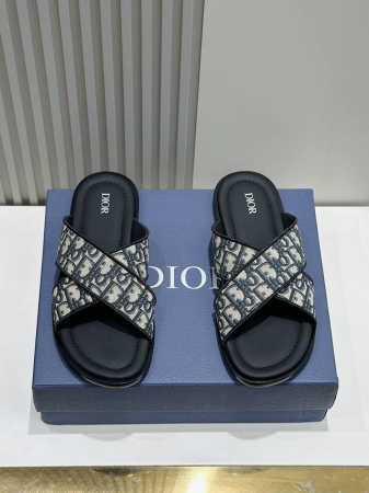 dior 顶级版 Size39-44 38.45定做 Ss迪奥最新男款拖鞋必备。 Dior Alias男士真皮拖鞋 这款 Alias 凉鞋夏季新品，彰显休闲高雅 - 点击图像关闭
