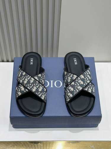 dior 顶级版 Size39-44 38.45定做 Ss迪奥最新男款拖鞋必备。 Dior Alias男士真皮拖鞋 这款 Alias 凉鞋夏季新品，彰显休闲高雅