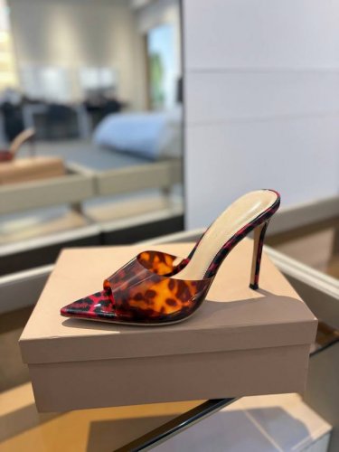 价格P： {半拖} 吉安维托 罗西 Gianvito Rossi Eiko Stiletto，轻松移动。这款 Gianvito Rossi 拖鞋采用配有精致的胶
