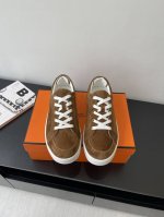 代购级 男款 Herm S 爱马仕 25Ss早春新品 Kiddy兔系带休闲运动鞋 板鞋 饰有标志性 H 细节 设计简约流畅 超前时尚 简约高级 随意搭配 上脚非