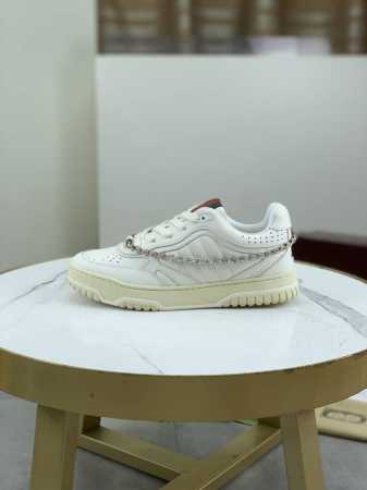 工厂价 实价 Gucci 春夏低邦走秀款休闲运动鞋，顶级版本！油边工艺一比一复刻。早春新款，打造属于完美的风格，又酷又飒 C位时髦穿搭 带复古加未来感经典鞋型， - 点击图像关闭