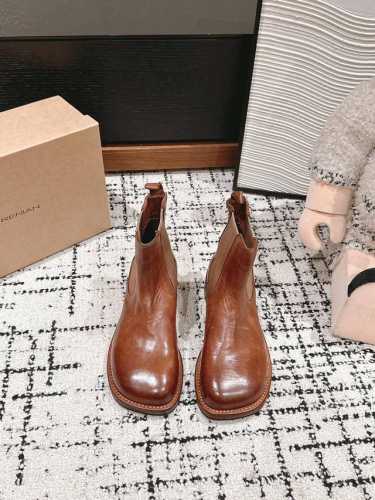 顶级品质 renian ss24 new arrival～ RENIAN 秋冬新款水洗复古切尔西短靴 又酷又飒的美德拉复古风切尔西太爱了， 质感拉满超帅气的时髦