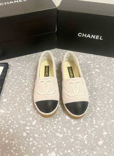 CHANEL香奈儿 25ss 新款早春双c拼色 麂皮小牛皮 渔夫鞋 原版开发，正品工艺，手工折边后缝合，纯手工缝马克线，鞋正中间的双C logo点缀恰到好处，简