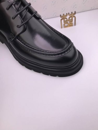 prad* 超轻发泡底 开边珠牛皮 商务休闲鞋 进口开边珠牛皮 金属哑光质感 质地柔软 不易爆皮脱层 高档亮泽 全包牛皮内里 超轻发泡底 轻便 脚感好 舒适耐穿