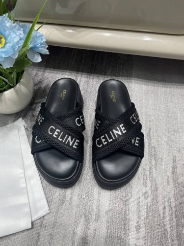 橙子出厂价p Celine 赛琳 春夏新款 交叉字母带厚底拖鞋 凉鞋 无敌的厚底搭配标配文字织带Logo让鞋子更带时尚感，小个子的夏日必备，瞬间增高8Cm。搭配