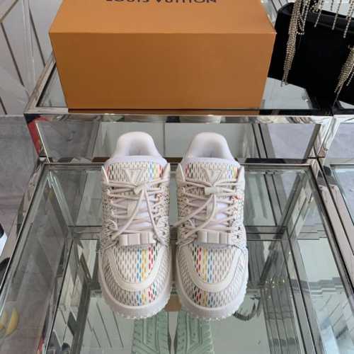 560Louis Vuitton 新款Lv Trainer 胖丁 情侣款面包鞋 休闲运动鞋 板鞋 来闭着眼睛买的款式，打破颜色的单一变化，更年轻了胖Traine