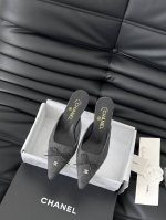Chanel Vintage中古系列凉鞋简约而不简单的款，上脚特别显脚细。鞋面定制面，内里垫脚羊皮，真皮大底。跟高7Size:35-39 其它码数定做