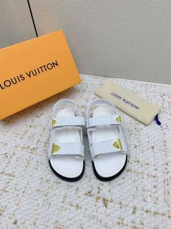 出厂 高版本 Louis Vuitton 路易威登 最新时尚休闲半凉鞋～代购级当季最新潮品 众多博主纷纷种草，入购原版开模定制 镂空组合设计与应用语言学硕士专业 - 点击图像关闭