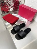 上新华伦家2025A走秀最新徽标平底凉鞋系列。6个颜色。5－42码，橡胶底 真皮底加40
