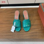 Loro Piana 驼鸟纹中跟拖鞋。鞋面驼鸟纹牛皮，羊皮内里及垫脚。真皮中底，真皮包跟。进口真皮大底。跟高8cm码数：34-42 34、40、41、42定制不