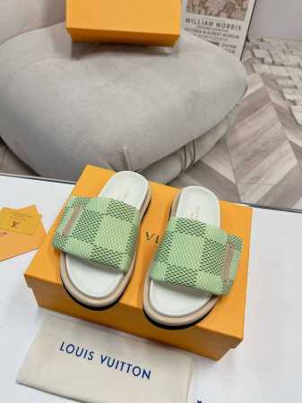 冲量价: P250Lv 情侣款专柜主打最新款牛仔拖鞋硬货上新 代购级别！高级感十足！国内外博主刷爆的一款，复古又时髦 上脚美炸了！官网主推款 码数35-46 - 点击图像关闭