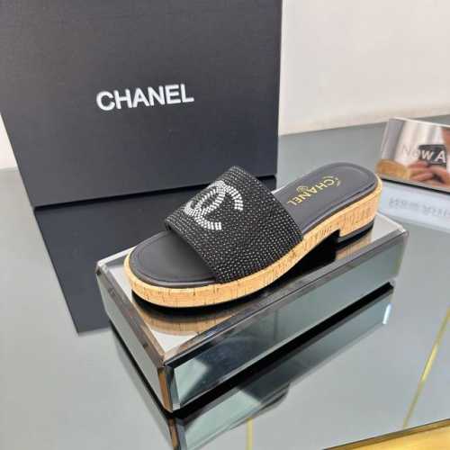 顶级版本 Chanel香奈儿小香走秀款粗跟防水台镶钻跟凉鞋 超级无敌美且增高的一双夏日凉鞋，布面比皮质更年轻时髦些。上脚对女生太友好，妥妥的增高神器 鞋面：原版