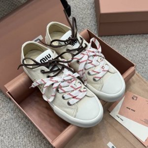 时尚款 Miu Miu25春夏 走秀帆布休闲鞋 双色 各路明星订货会试穿订购火爆超级休闲百搭闭眼入都是不会后悔 Zp开发订制真正对版大底 鞋面：定制进口高密帆布