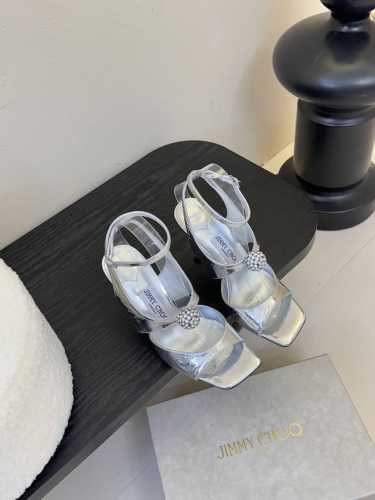 早春水晶钻扣凉鞋Jimmy Choo 超赞周仰杰25春夏系列 重逢惊艳 优雅邂逅 碰撞之美 时尚国外博主同款街拍推荐 造型大胆别致满分街拍小羊皮鞋面 搭配钻扣